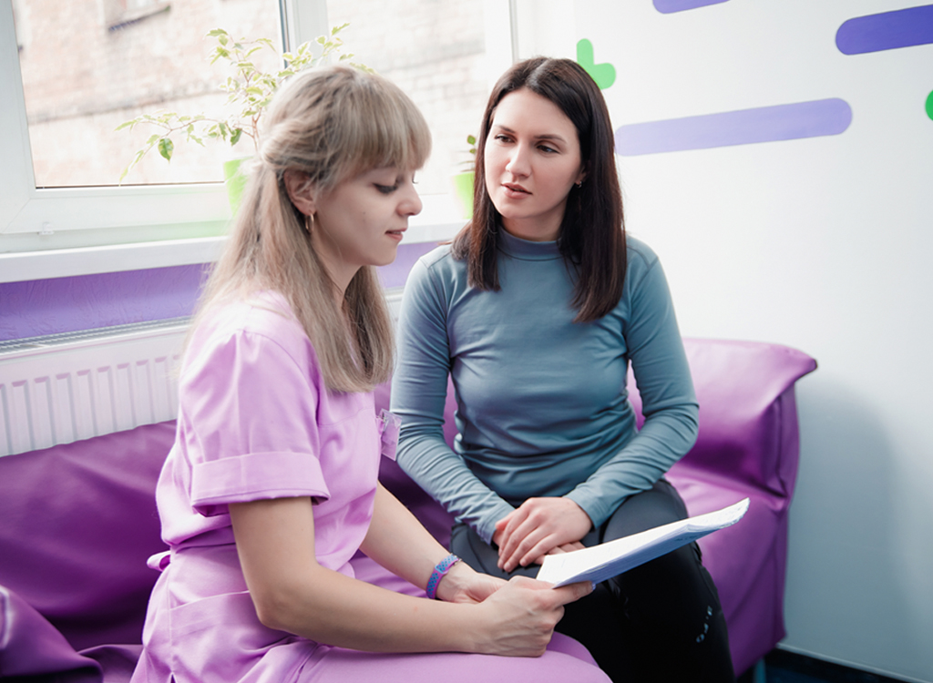 Прием женщины у врача